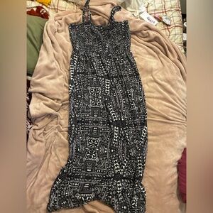 Faded Glory Black and White Geometric Maxi Dress